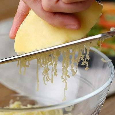 Ustensiles-de-cuisine-rape-a-fromage-et-legumes-indispensable